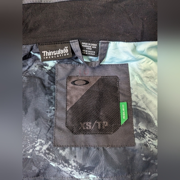 Oakley XS Rainjacket with Detachable Hood - Picture 5 of 5